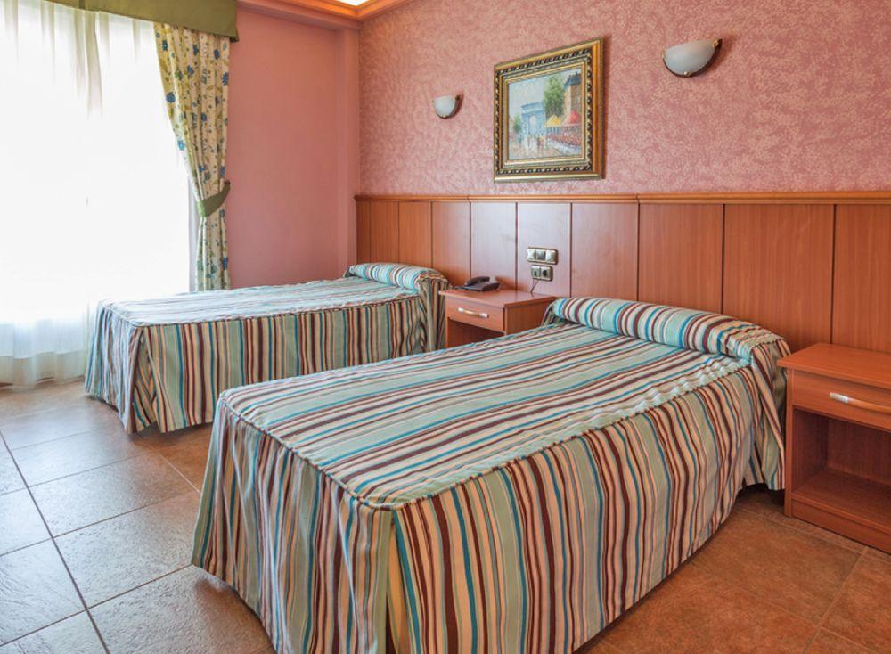Hotel Real De Castilla Tordesillas Bagian luar foto