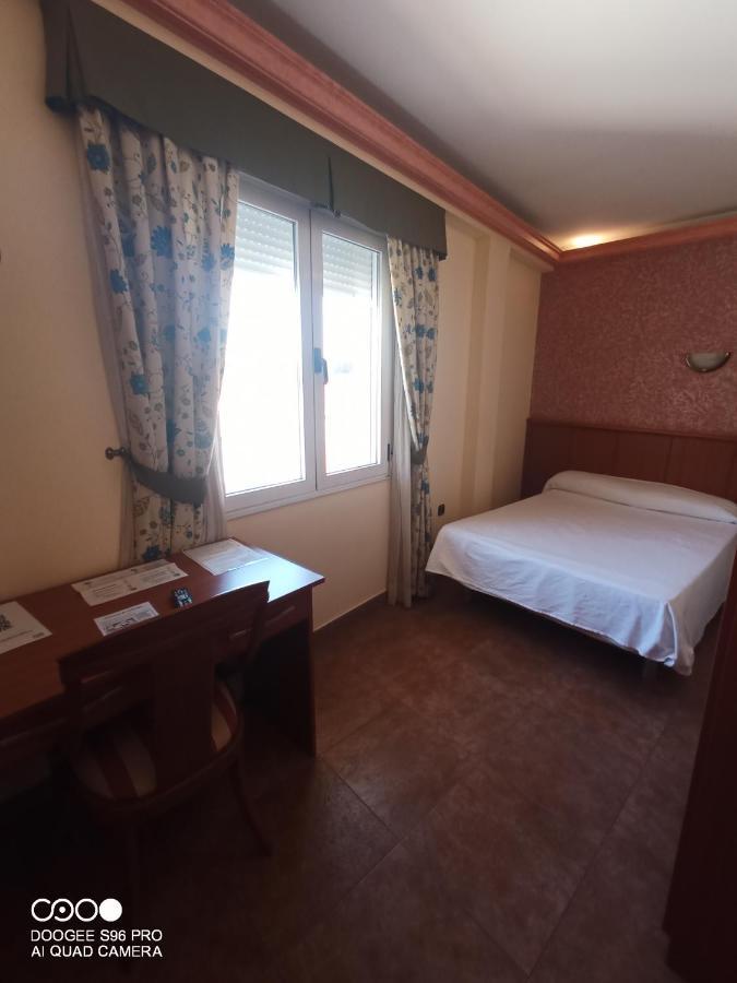 Hotel Real De Castilla Tordesillas Bagian luar foto