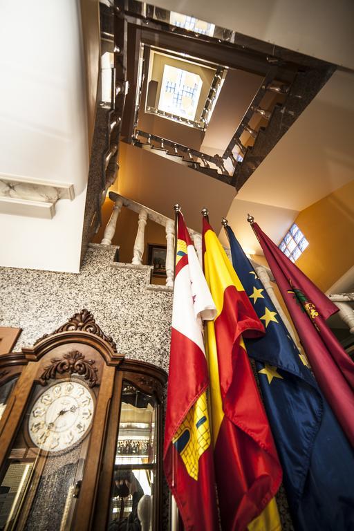 Hotel Real De Castilla Tordesillas Bagian luar foto