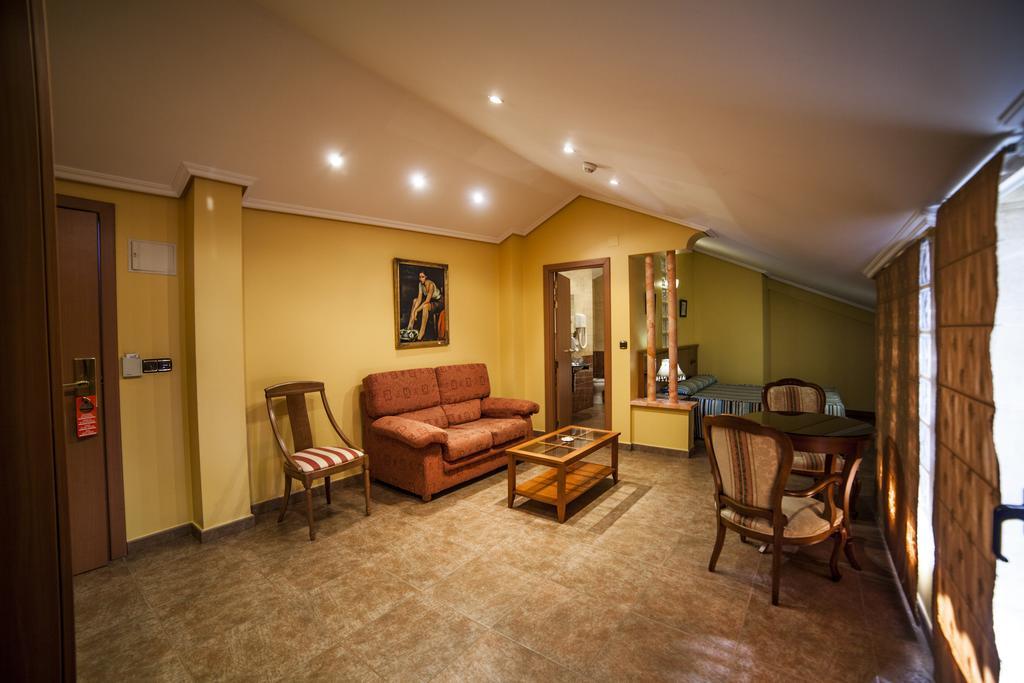 Hotel Real De Castilla Tordesillas Bagian luar foto
