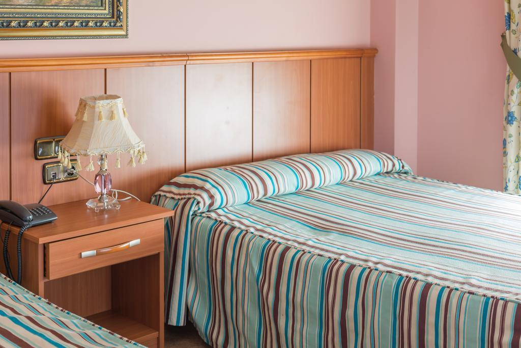 Hotel Real De Castilla Tordesillas Bagian luar foto
