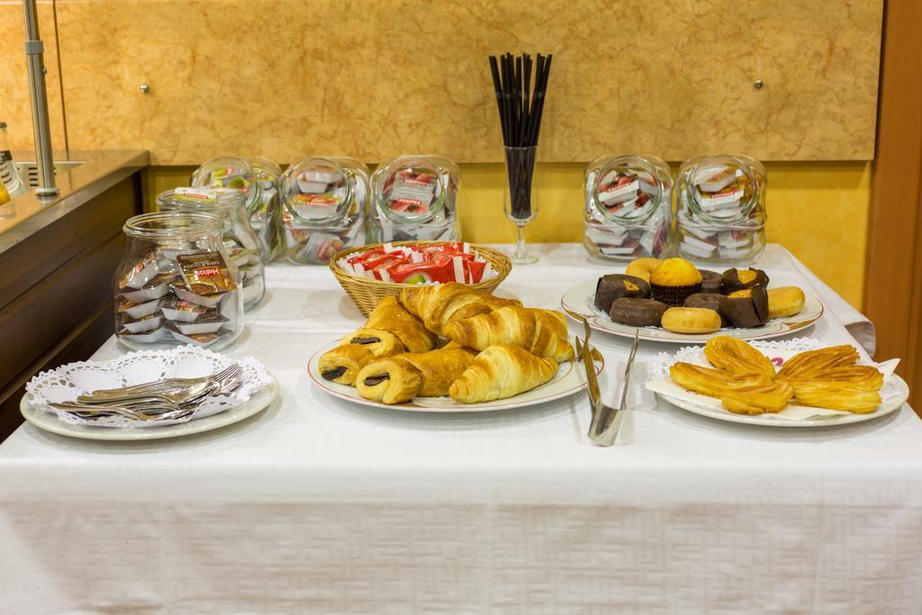 Hotel Real De Castilla Tordesillas Bagian luar foto