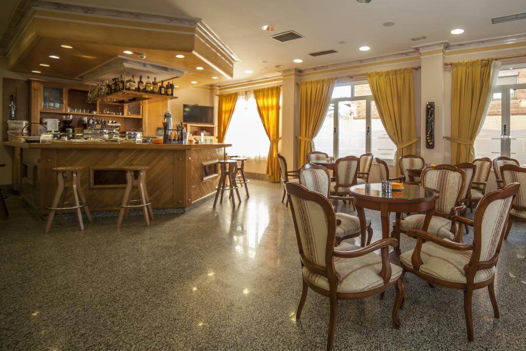 Hotel Real De Castilla Tordesillas Bagian luar foto