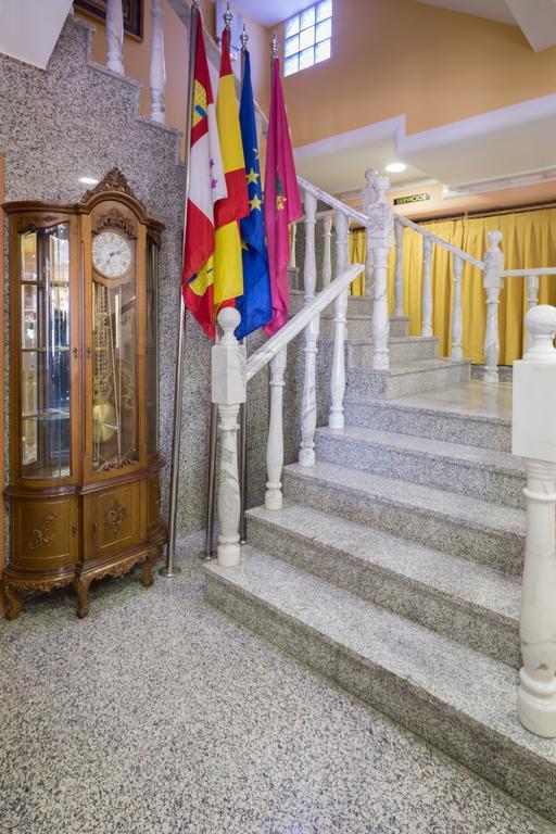 Hotel Real De Castilla Tordesillas Bagian luar foto