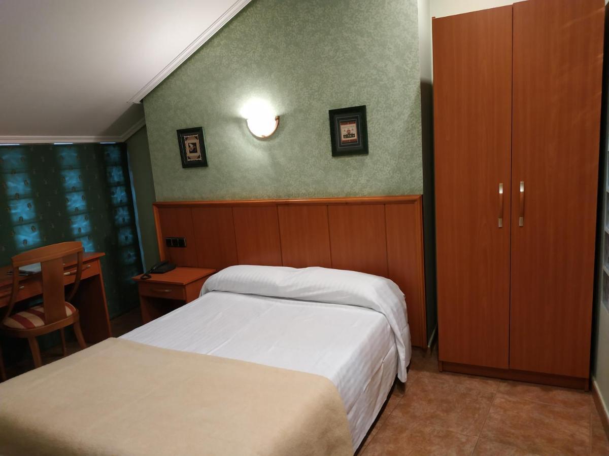 Hotel Real De Castilla Tordesillas Bagian luar foto