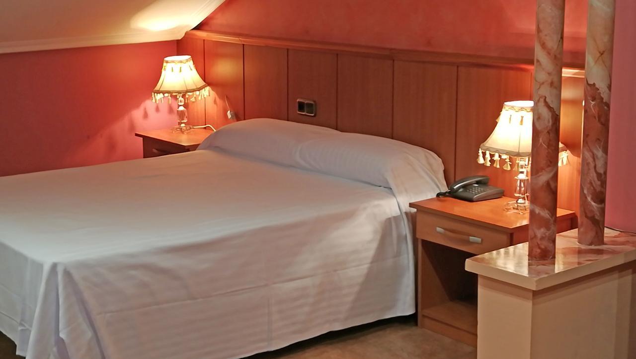 Hotel Real De Castilla Tordesillas Bagian luar foto