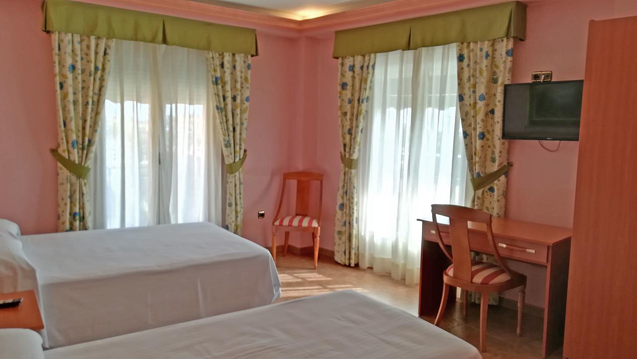 Hotel Real De Castilla Tordesillas Bagian luar foto