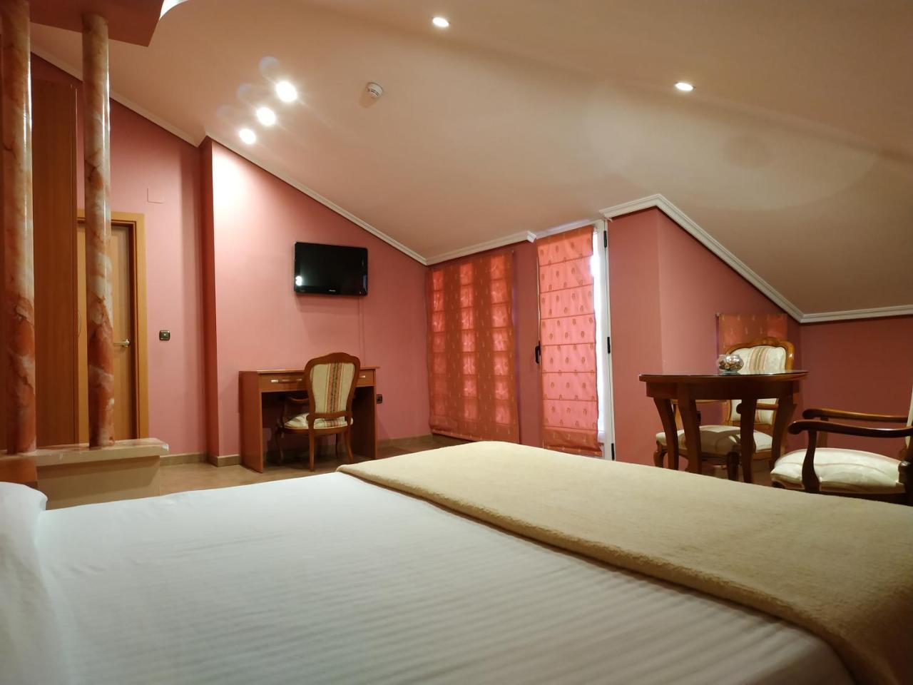 Hotel Real De Castilla Tordesillas Bagian luar foto