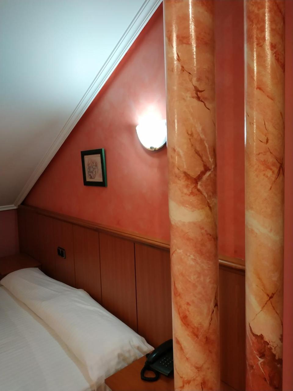 Hotel Real De Castilla Tordesillas Bagian luar foto