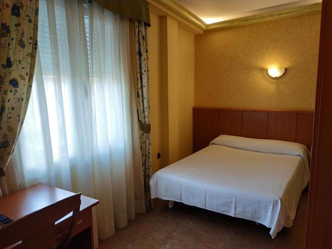 Hotel Real De Castilla Tordesillas Bagian luar foto