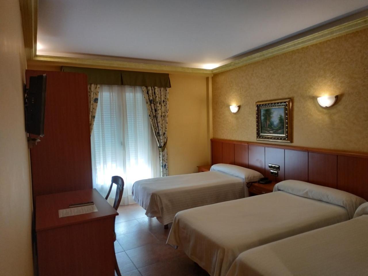 Hotel Real De Castilla Tordesillas Bagian luar foto