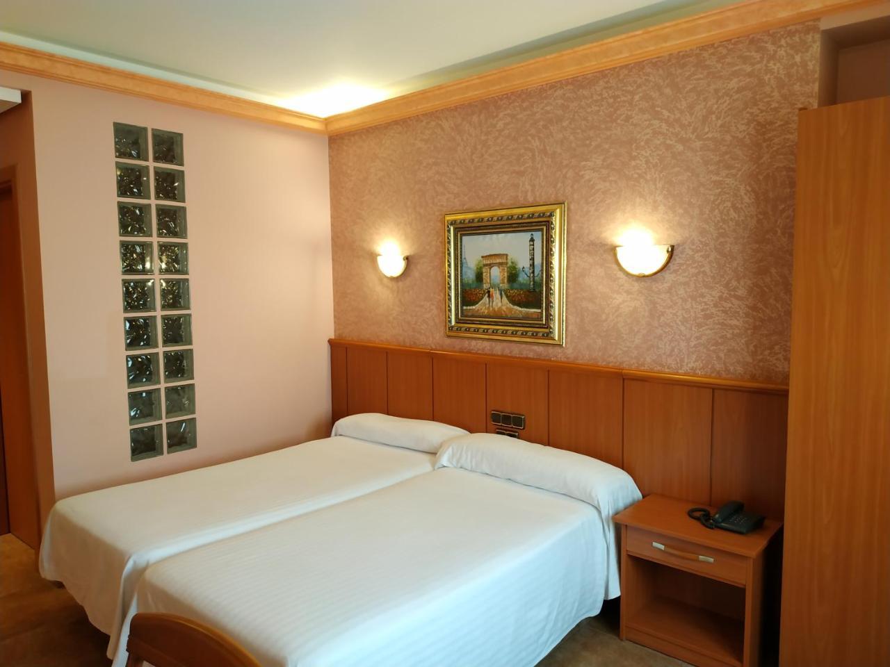 Hotel Real De Castilla Tordesillas Bagian luar foto