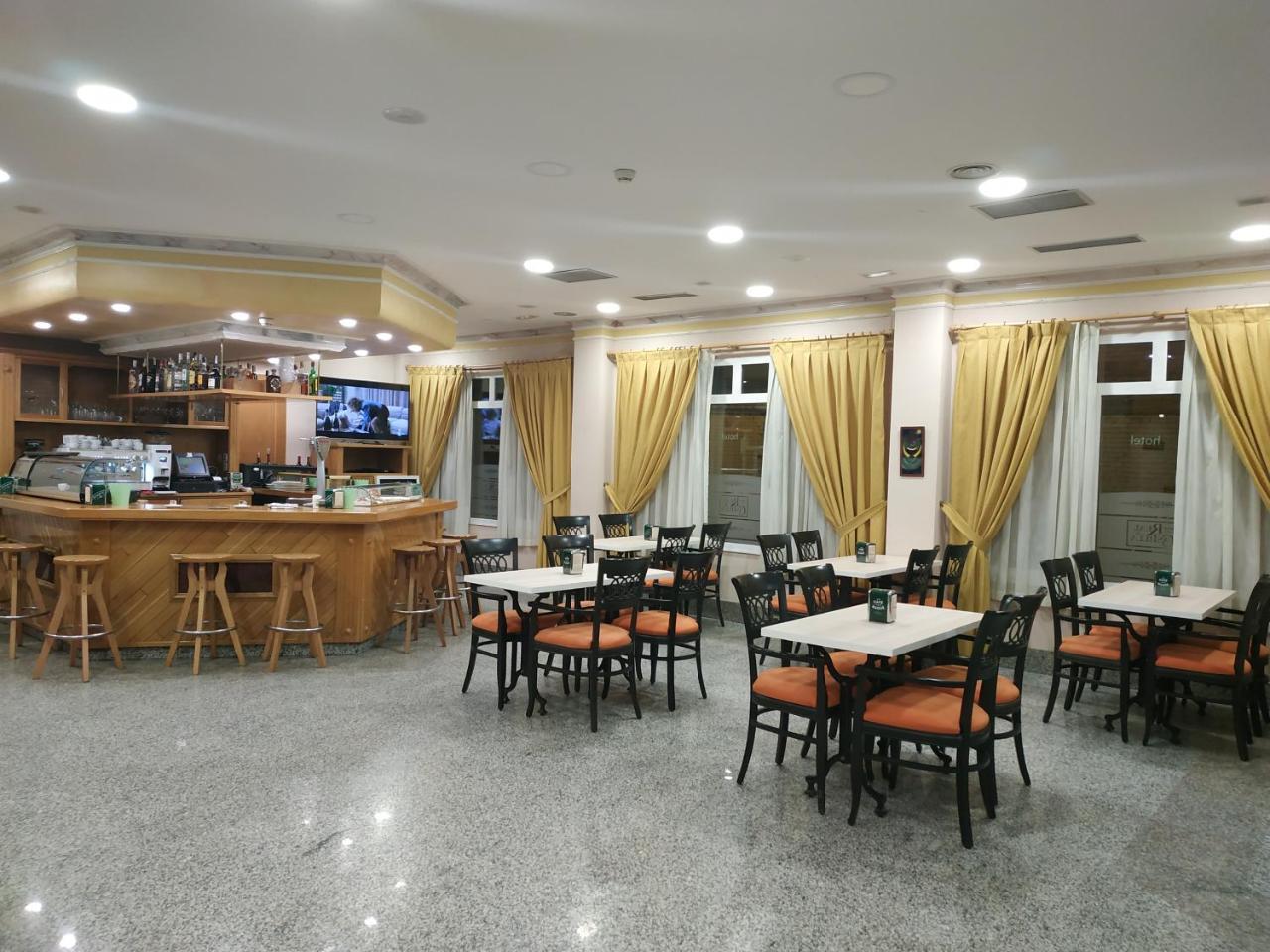 Hotel Real De Castilla Tordesillas Bagian luar foto